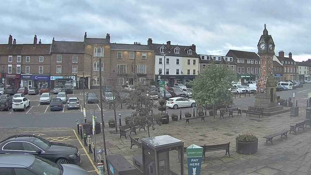 Thirsk webcam overlooking the Market Place