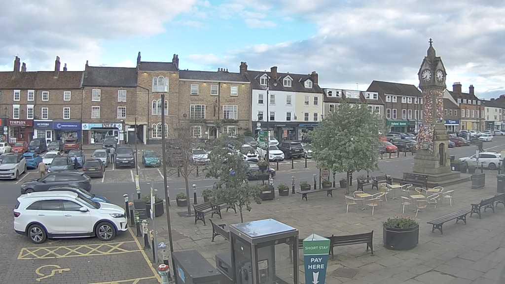 Thirsk webcam overlooking the Market Place