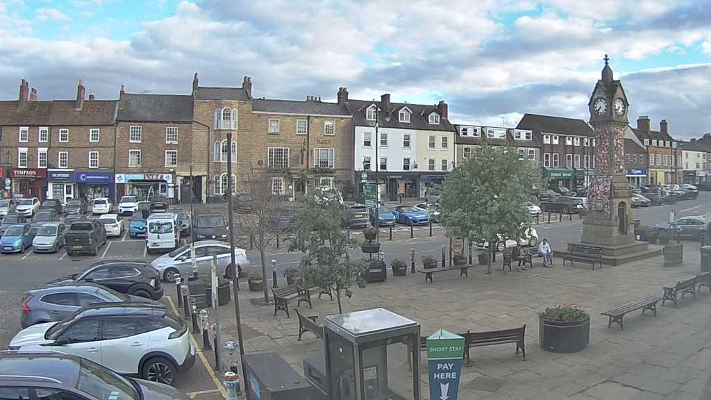 Thirsk webcam overlooking the Market Place
