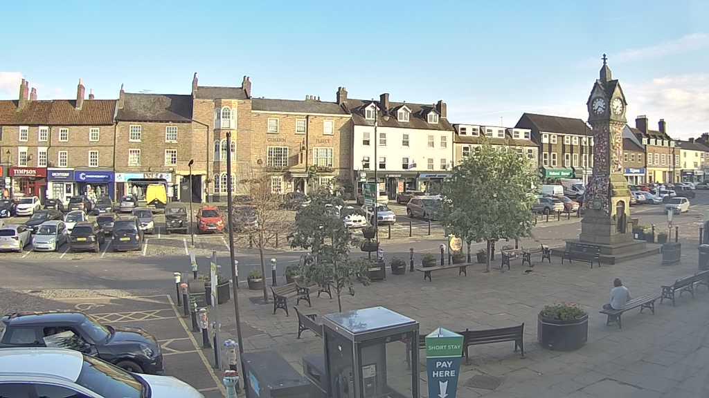 Thirsk webcam overlooking the Market Place