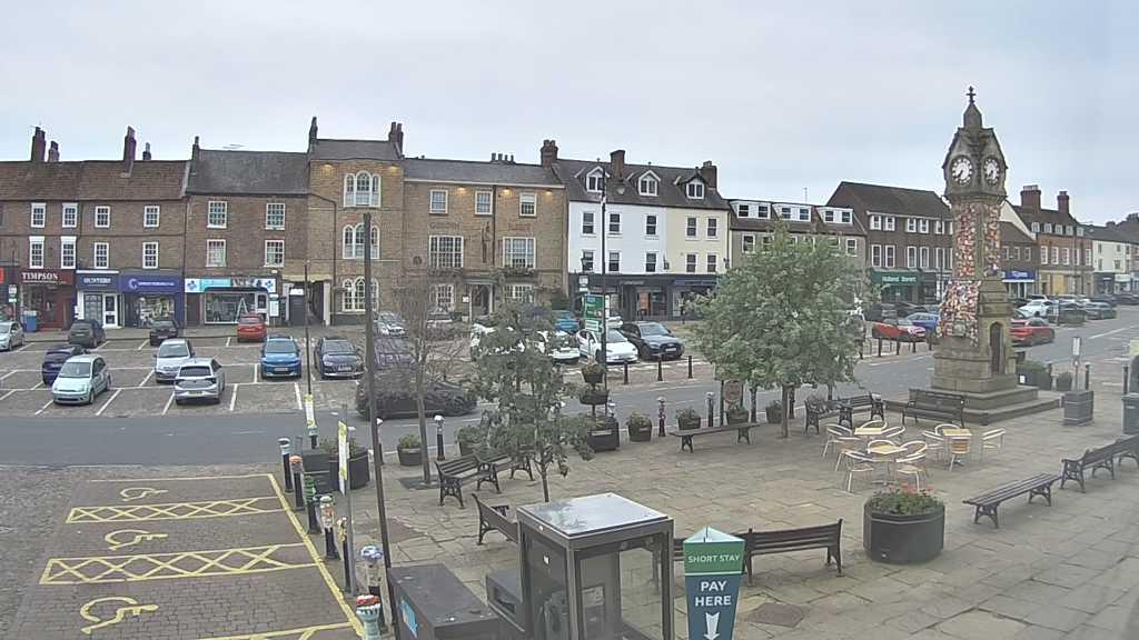 Thirsk webcam overlooking the Market Place