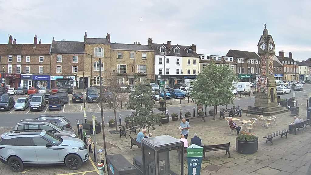 Thirsk webcam overlooking the Market Place