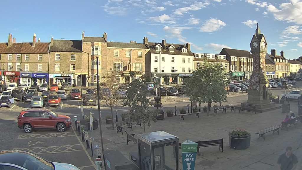 Thirsk webcam overlooking the Market Place