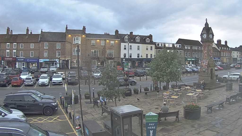 Thirsk webcam overlooking the Market Place