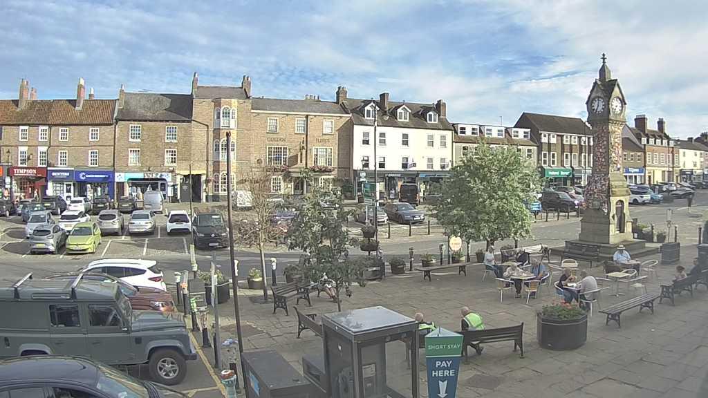 Thirsk webcam overlooking the Market Place
