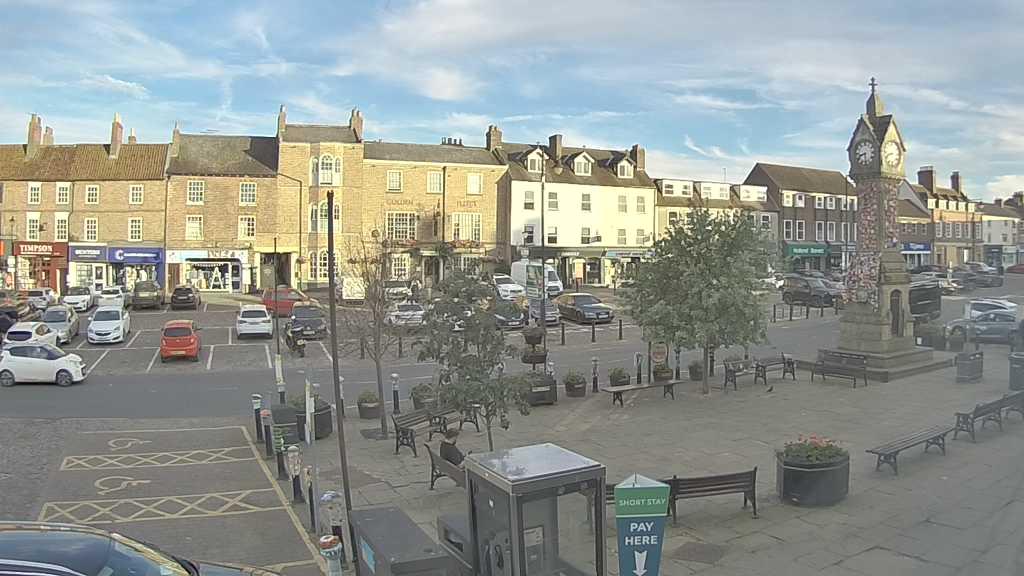 Thirsk webcam overlooking the Market Place