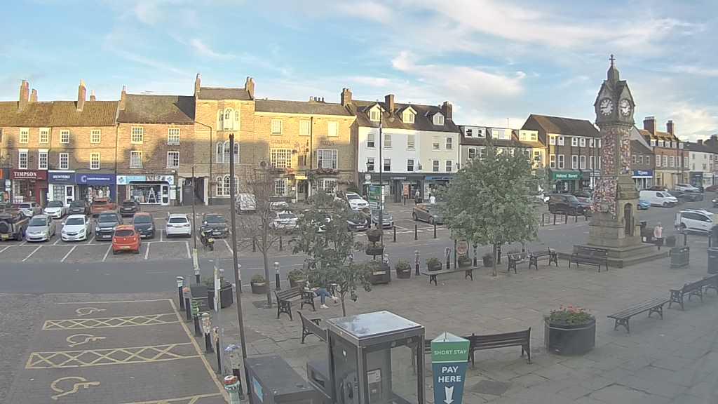 Thirsk webcam overlooking the Market Place