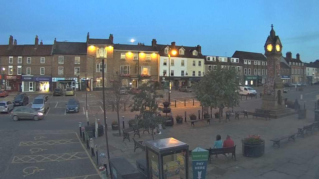 Thirsk webcam overlooking the Market Place