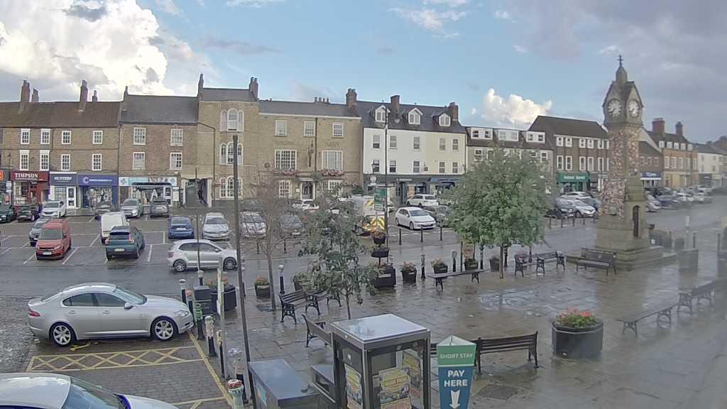 Thirsk webcam overlooking the Market Place