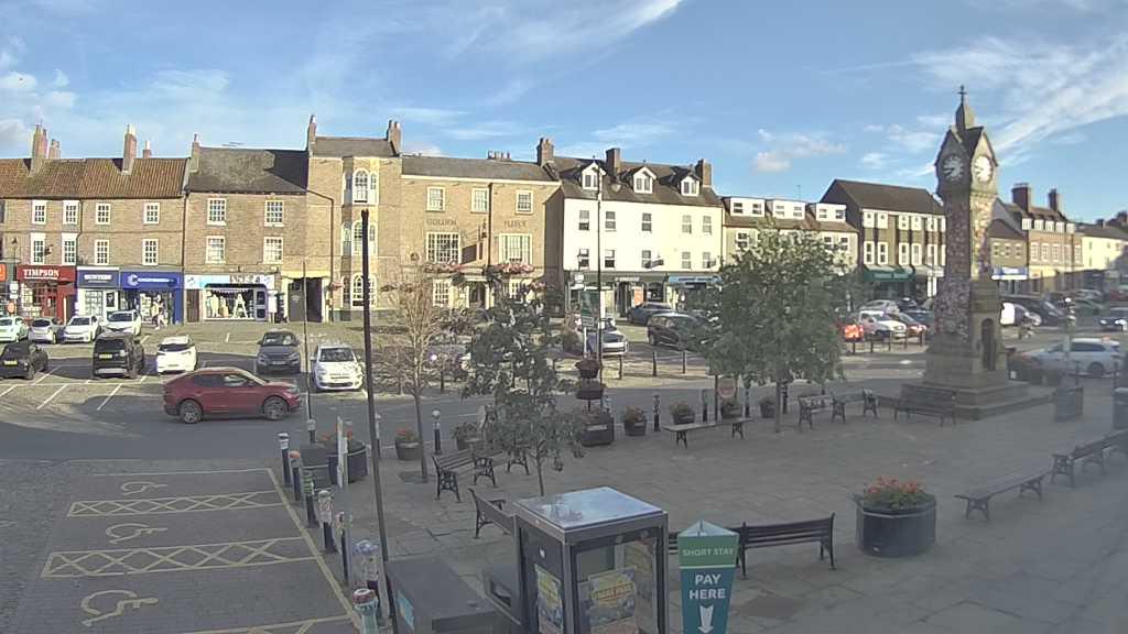 Thirsk webcam overlooking the Market Place