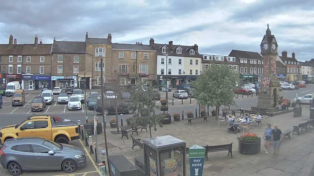 Thirsk webcam overlooking the Market Place