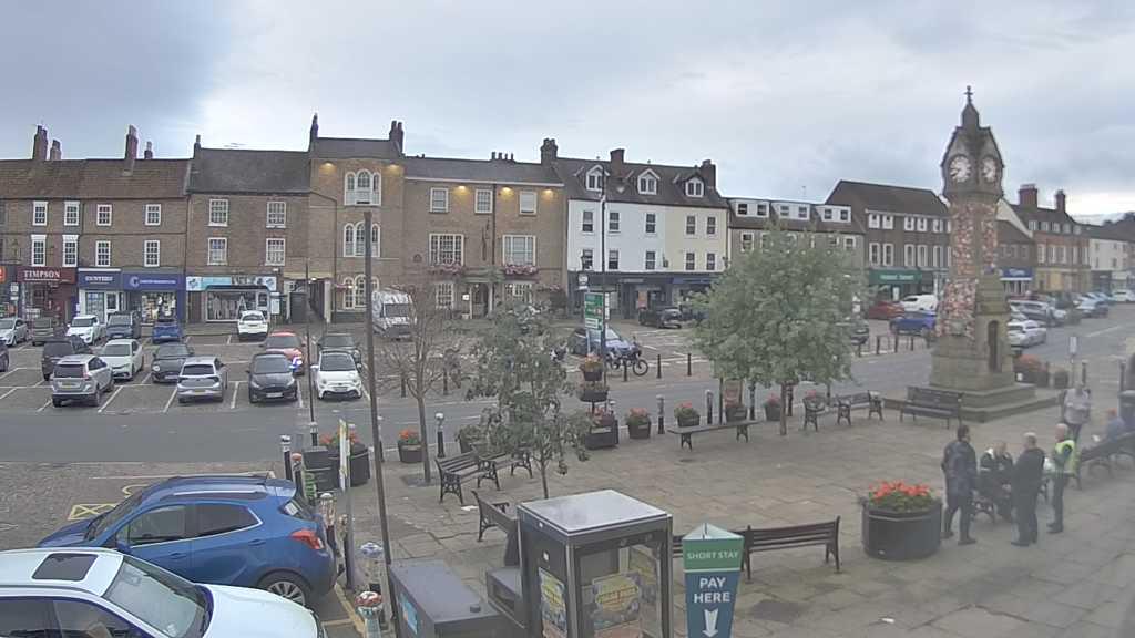 Thirsk webcam overlooking the Market Place