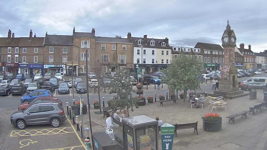 Thirsk webcam overlooking the Market Place
