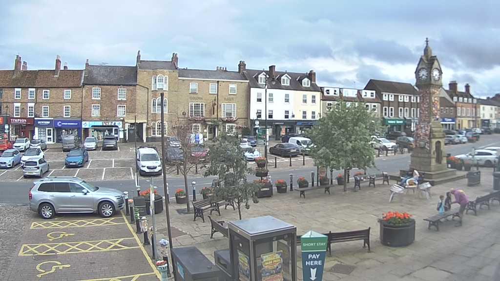 Thirsk webcam overlooking the Market Place