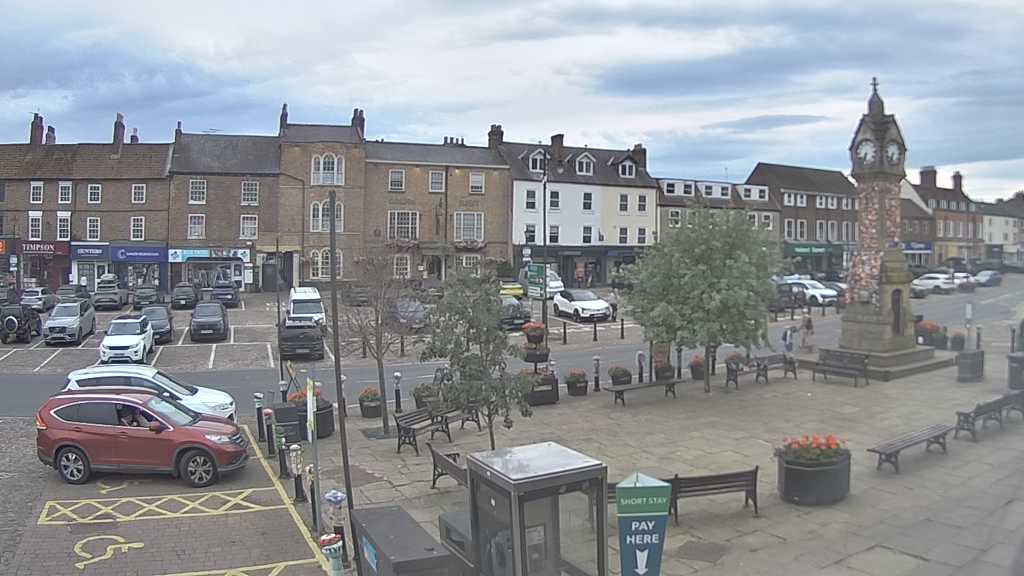 Thirsk webcam overlooking the Market Place