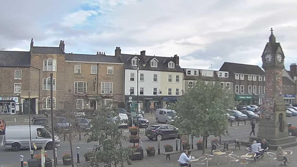 Thirsk webcam overlooking the Market Place
