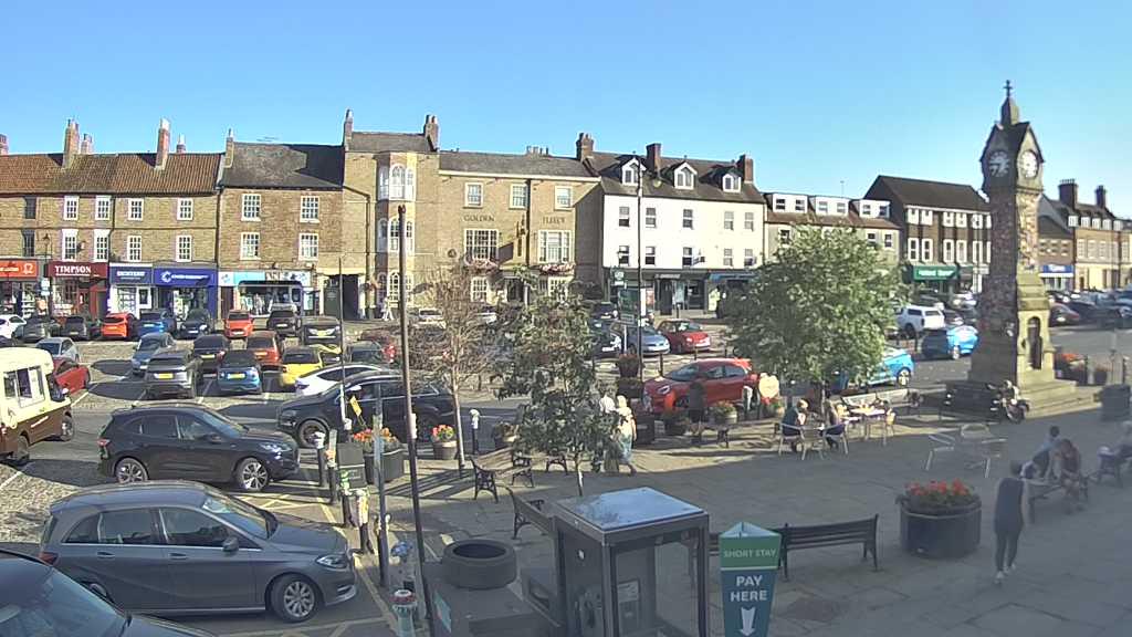 Thirsk webcam overlooking the Market Place