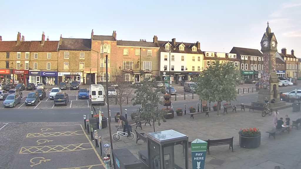 Thirsk webcam overlooking the Market Place