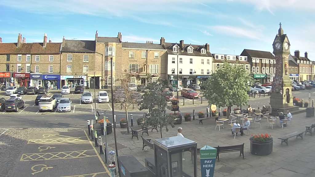 Thirsk webcam overlooking the Market Place