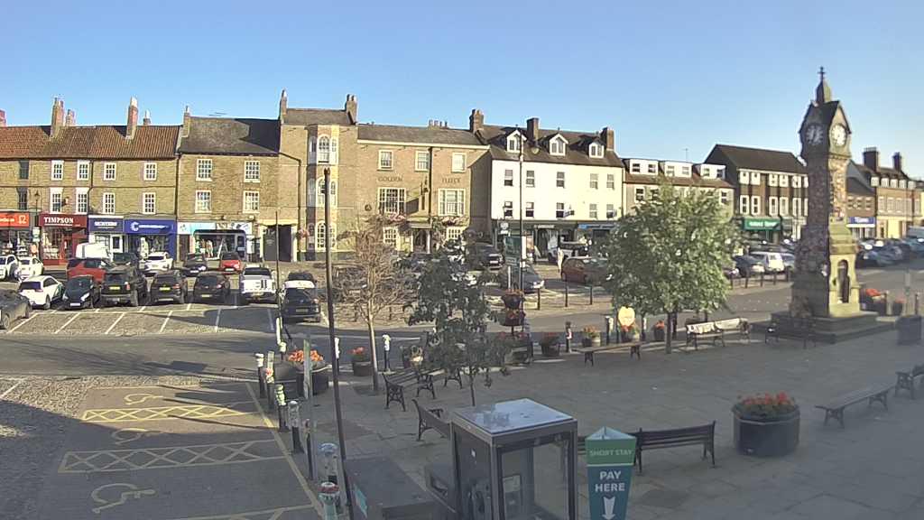 Thirsk webcam overlooking the Market Place