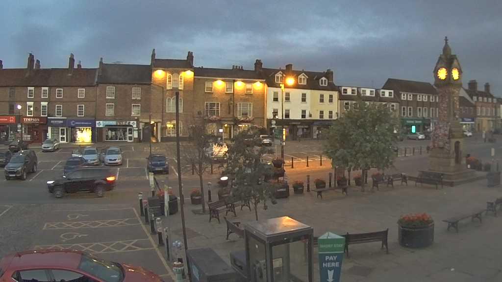 Thirsk webcam overlooking the Market Place