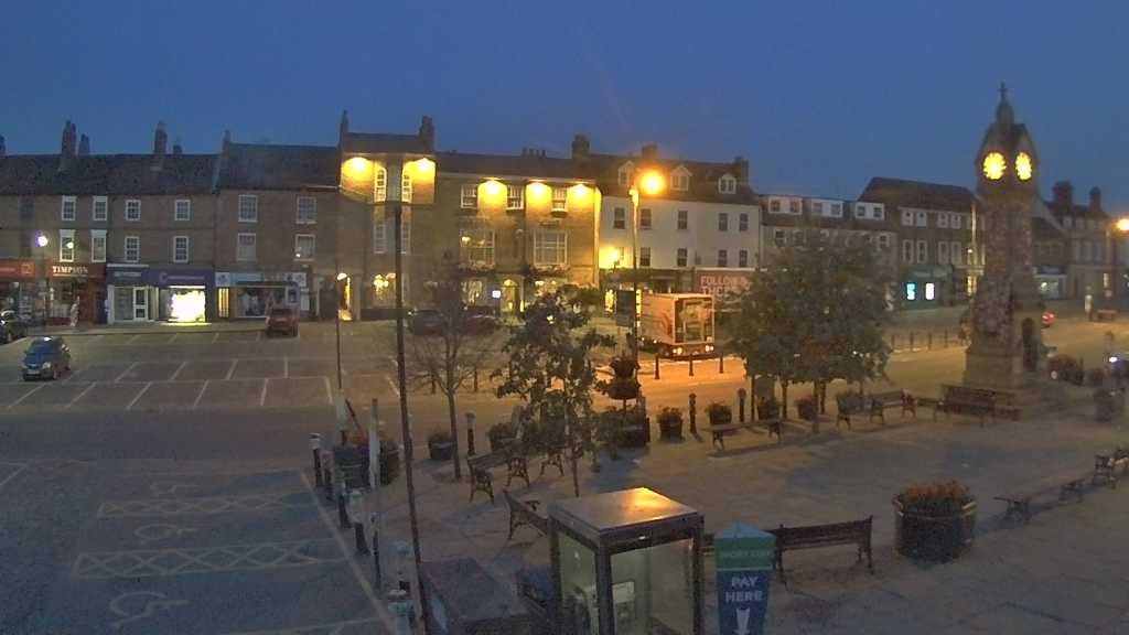 Thirsk webcam overlooking the Market Place