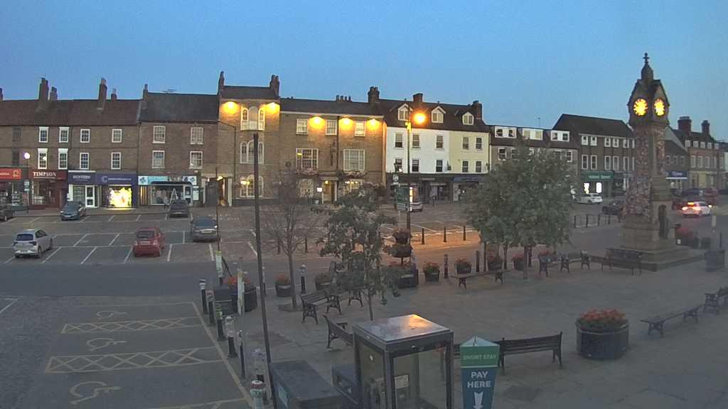 Thirsk webcam overlooking the Market Place