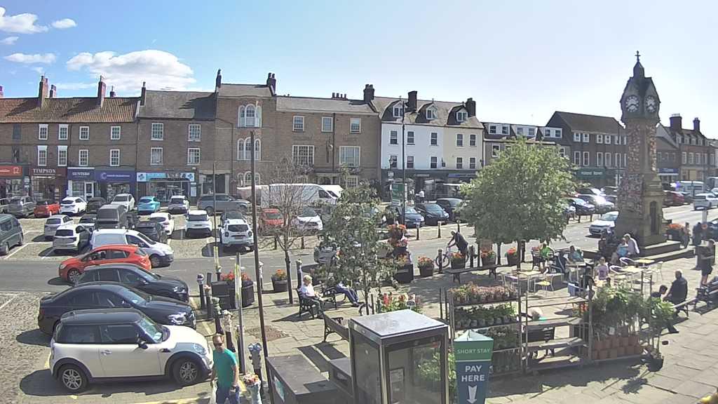 Thirsk webcam overlooking the Market Place