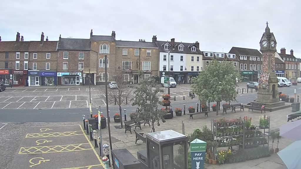 Thirsk webcam overlooking the Market Place