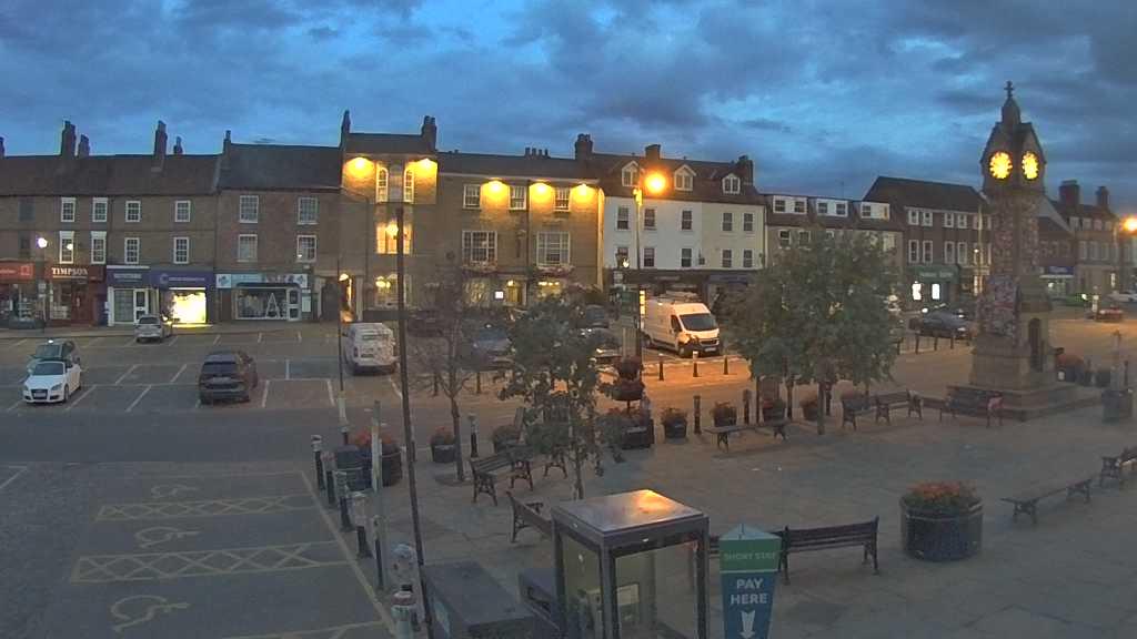 Thirsk webcam overlooking the Market Place